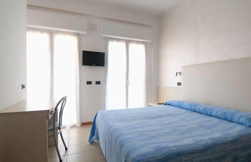 Hotel Aria Di Mare - Bed & Brunch In Centro A Riccione Bagian luar foto