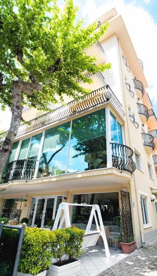 Hotel Aria Di Mare - Bed & Brunch In Centro A Riccione Bagian luar foto