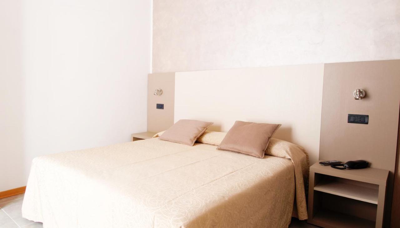 Hotel Aria Di Mare - Bed & Brunch In Centro A Riccione Bagian luar foto